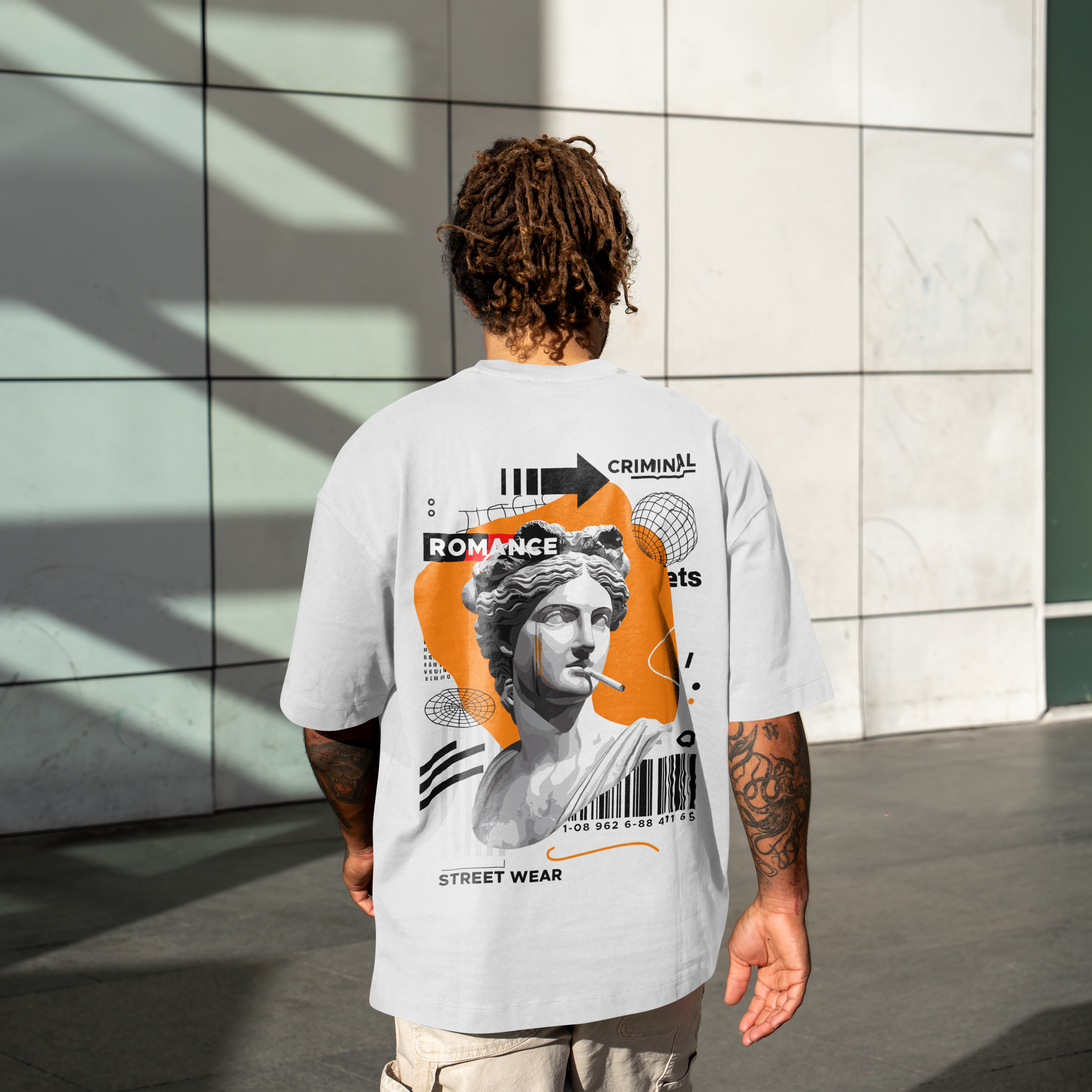 Estatua clásica con actitud street