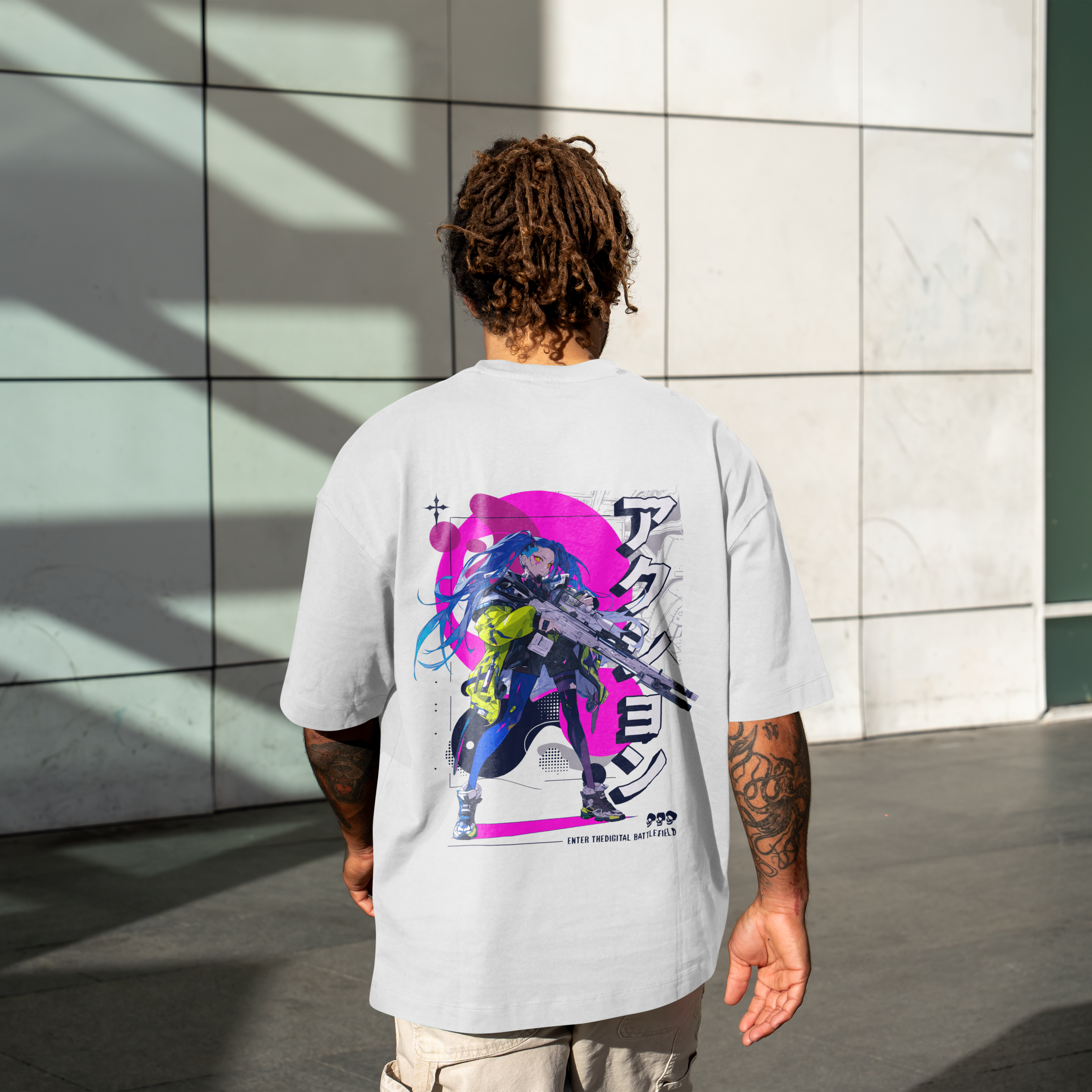 Guerrera ciberpunk lista para la acción